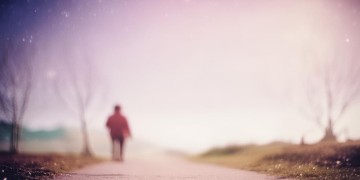 让我们孤独前行出自哪首歌？