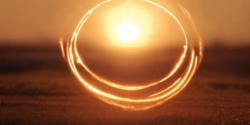 太阳里有一个笑脸究竟是哪首歌？