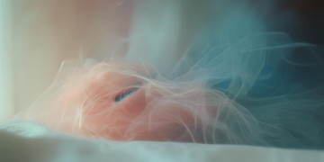 你还是眼睛疼出自哪首歌？