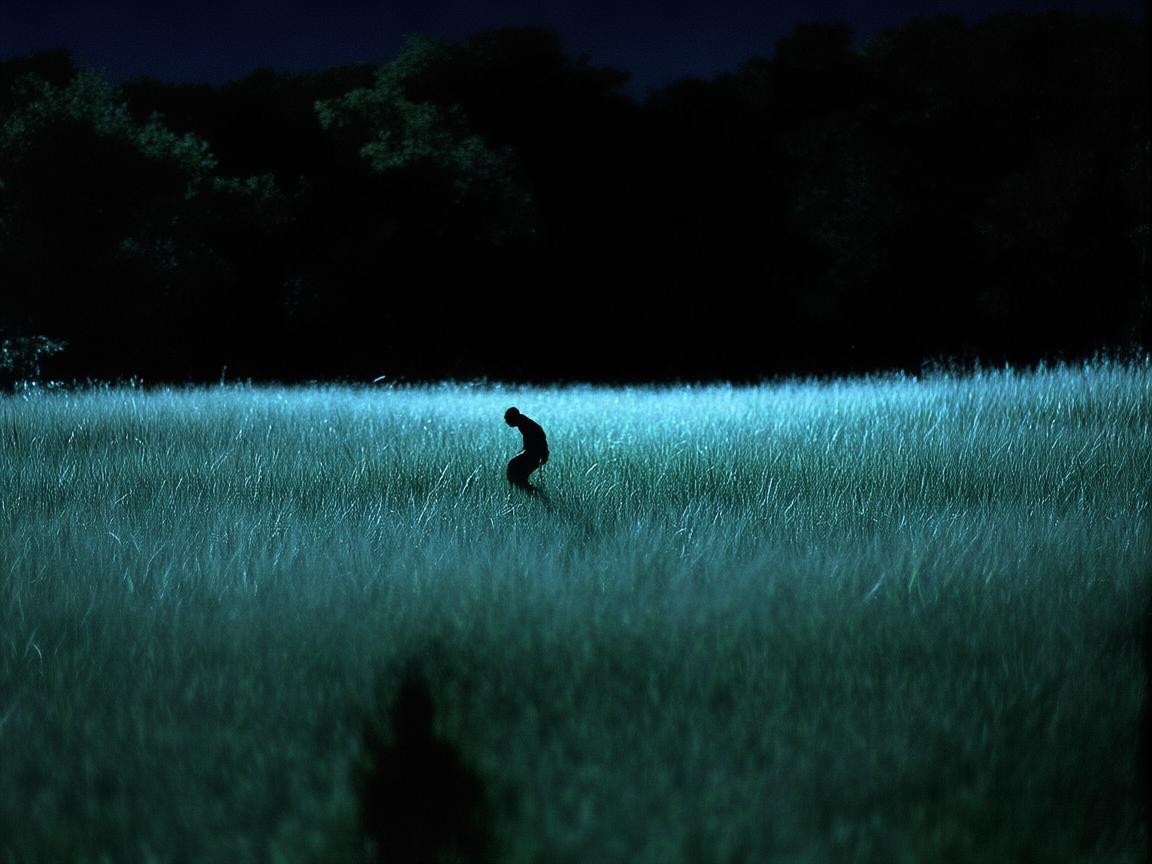 长夜里徒然奔跑出自哪首歌？